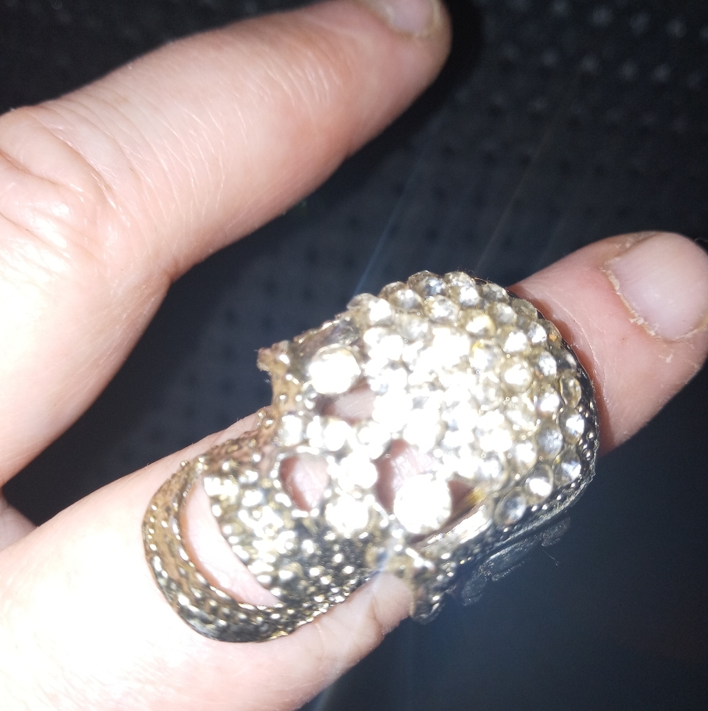 RHINESTONE SKULL STRETCH RING